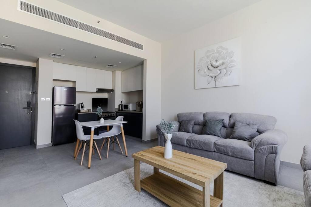 Sahab - Solo 1Br Apt In Al Jada Шарджа Екстер'єр фото
