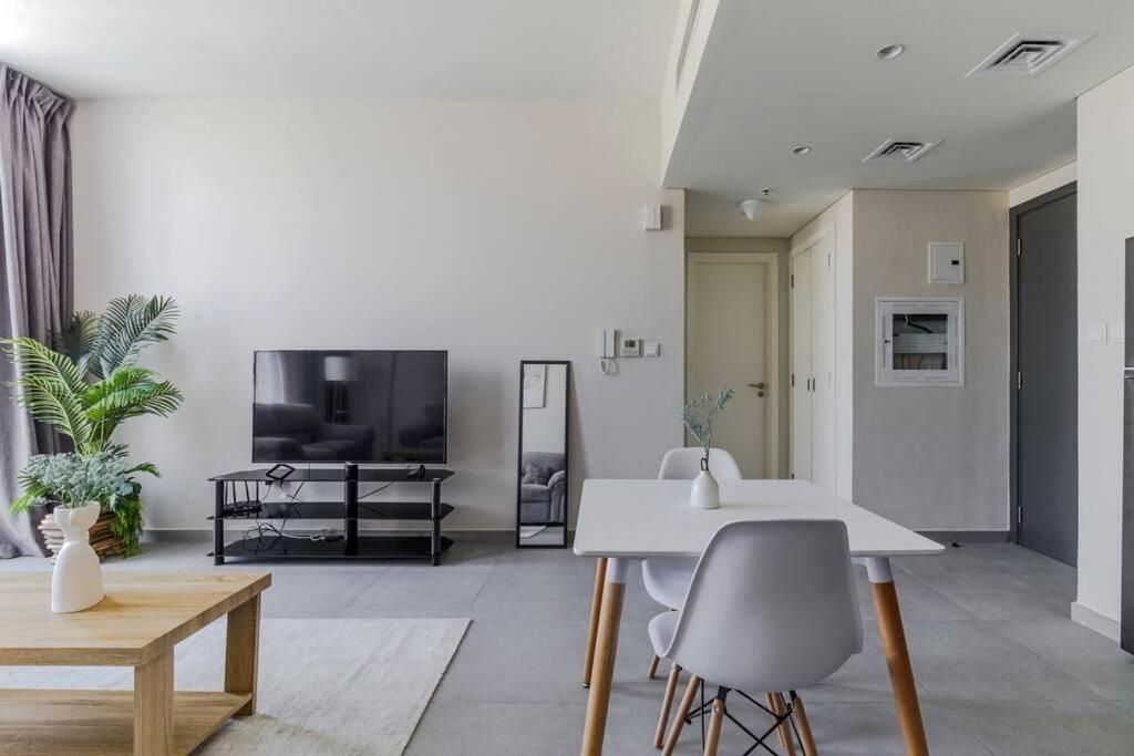 Sahab - Solo 1Br Apt In Al Jada Шарджа Екстер'єр фото
